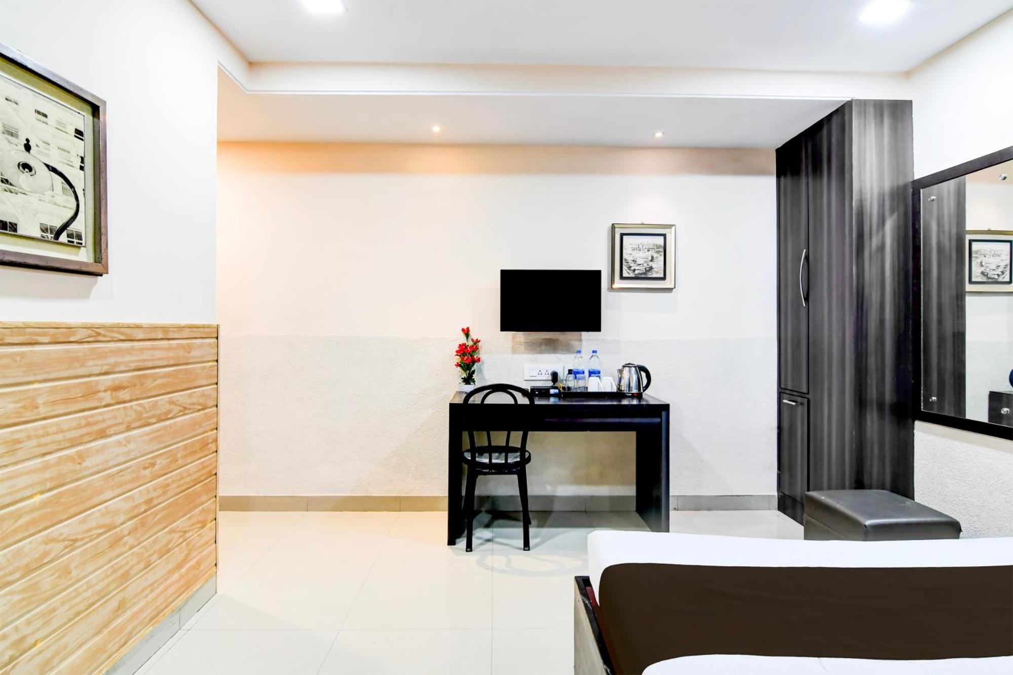Super Collection O Behala Hotel Bhasa ภายนอก รูปภาพ