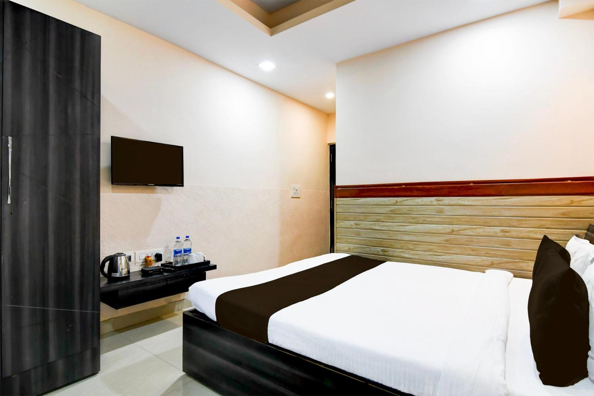 Super Collection O Behala Hotel Bhasa ภายนอก รูปภาพ