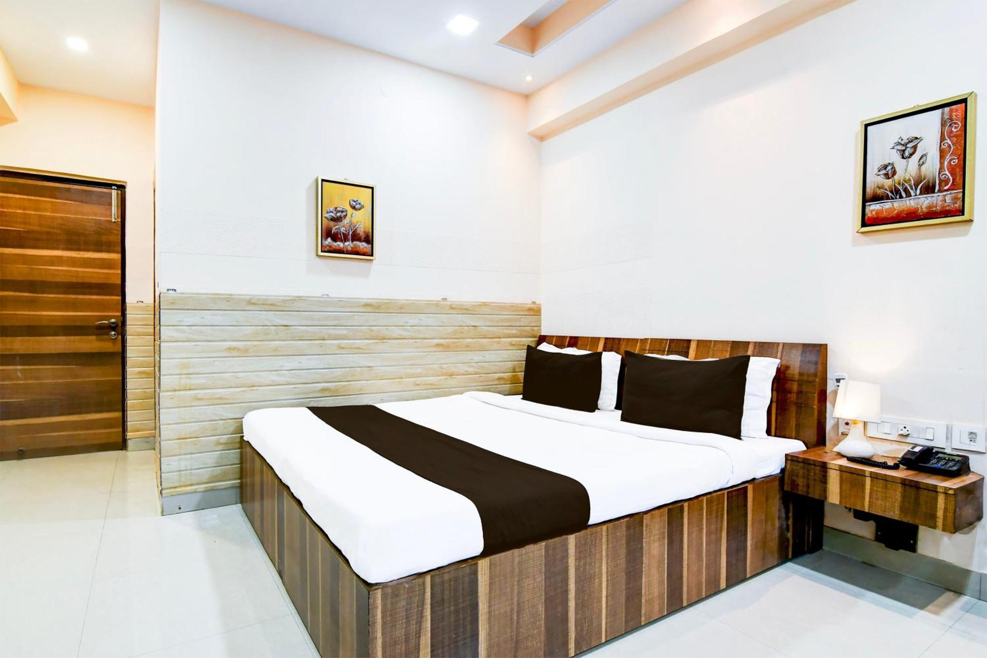Super Collection O Behala Hotel Bhasa ภายนอก รูปภาพ