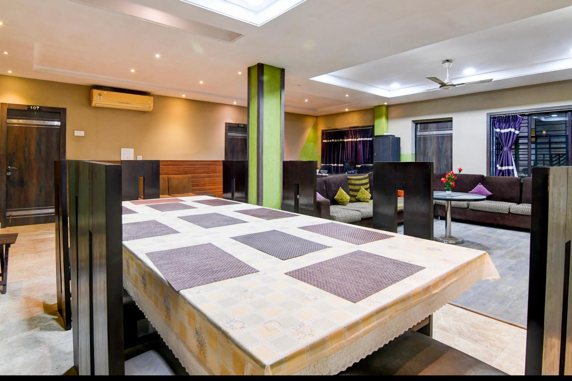 Super Collection O Behala Hotel Bhasa ภายนอก รูปภาพ