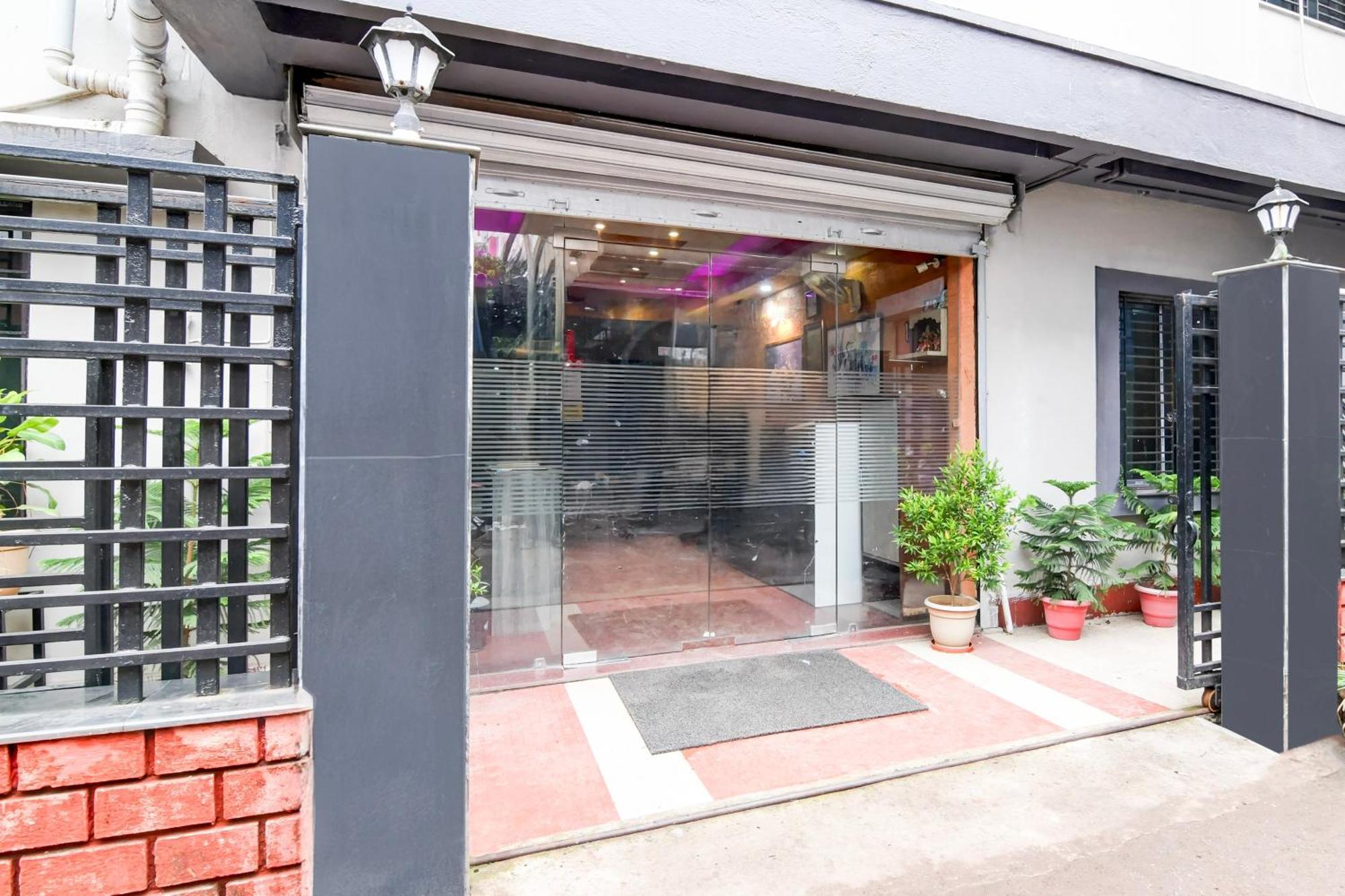 Super Collection O Behala Hotel Bhasa ภายนอก รูปภาพ
