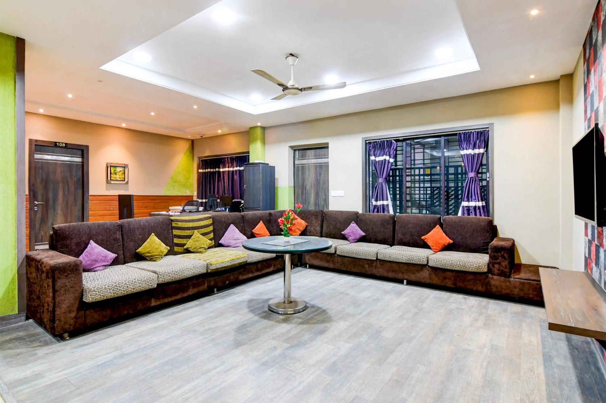 Super Collection O Behala Hotel Bhasa ภายนอก รูปภาพ